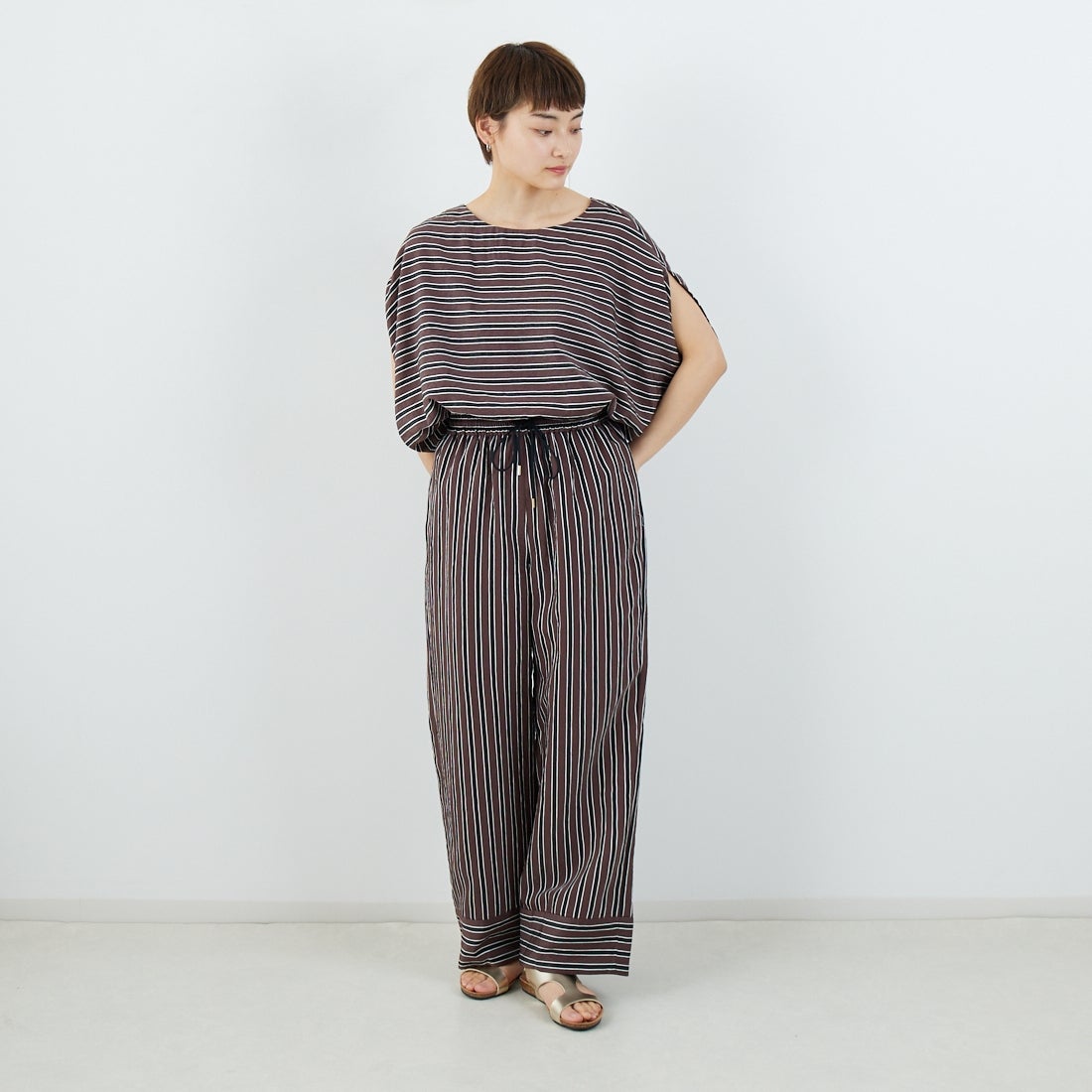 MICA&DEAL [マイカアンドディール] ストライプパンツ [0125203104] BROWN &&モデル身長：160cm 着用サイズ：F&&