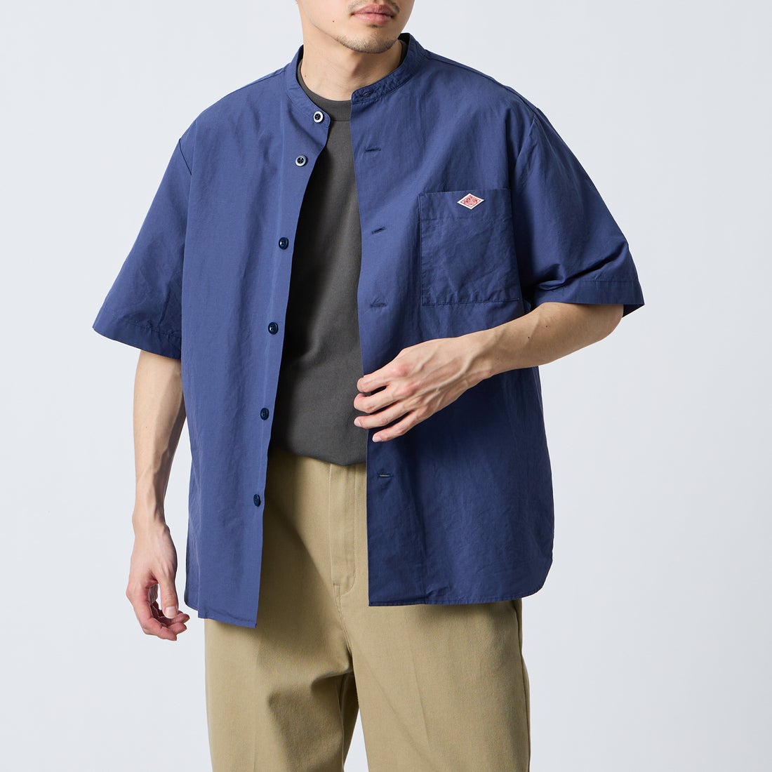 DANTON [ダントン] コットンリネン バンドカラーシャツ [JD-3788SCL] DK.BLUE &&モデル身長：168cm 着用サイズ：38&&