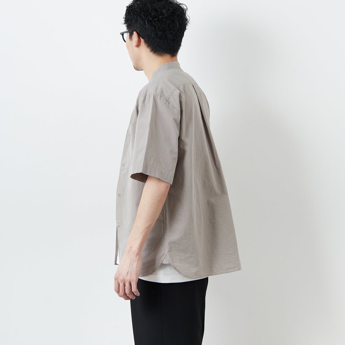 DANTON [ダントン] コットンリネン バンドカラーシャツ [JD-3788SCL] GREIGE &&モデル身長：168cm 着用サイズ：38&&