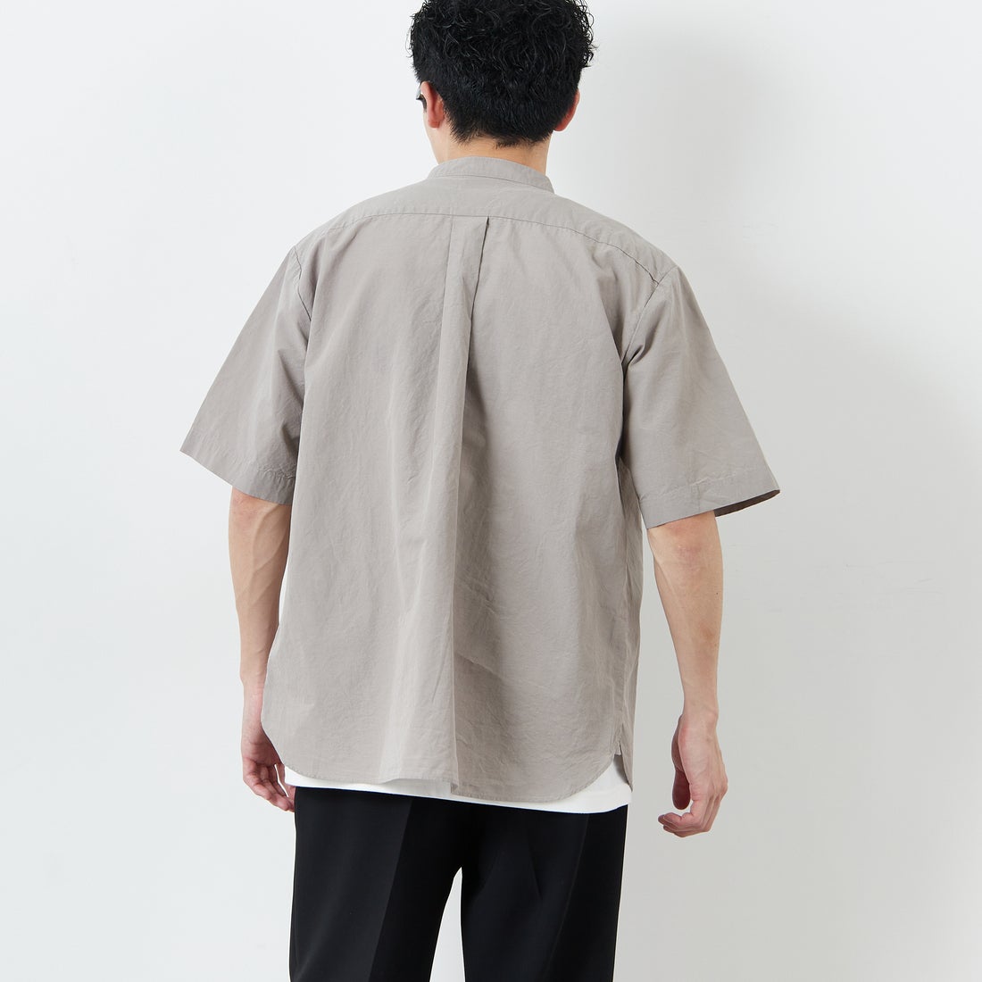 DANTON [ダントン] コットンリネン バンドカラーシャツ [JD-3788SCL] GREIGE &&モデル身長：168cm 着用サイズ：38&&