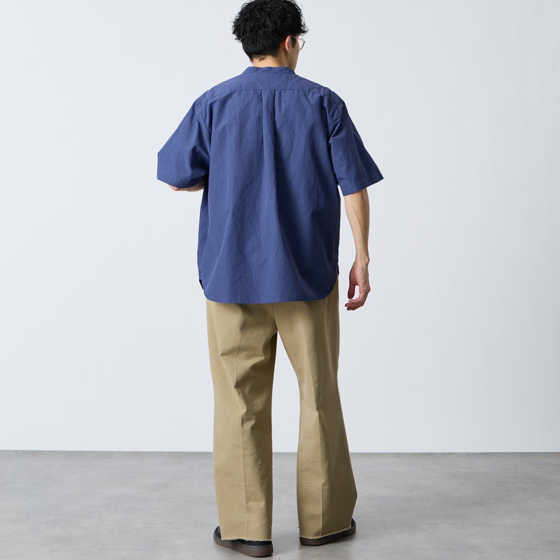 DANTON [ダントン] コットンリネン バンドカラーシャツ [JD-3788SCL] DK.BLUE &&モデル身長：168cm 着用サイズ：38&&