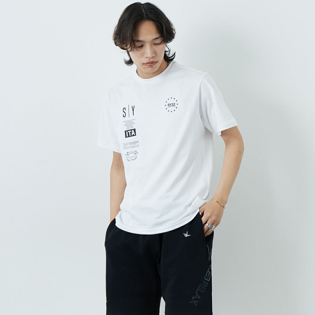 SY32 [エスワイサーティトゥ] マルチロゴグラフィックTシャツ [15050] WHITE &&モデル身長：179cm 着用サイズ：M&&