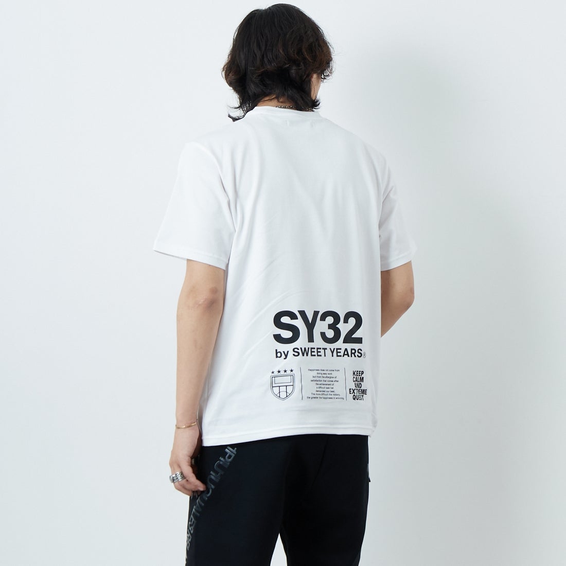 SY32 [エスワイサーティトゥ] マルチロゴグラフィックTシャツ [15050] WHITE &&モデル身長：179cm 着用サイズ：M&&