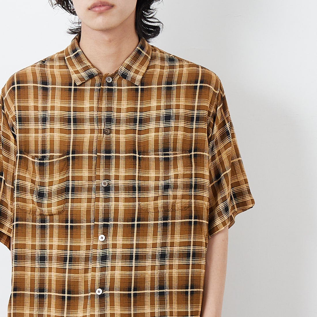 DAN RIVER [ダンリバー] 別注 レーヨンチェック ボックスショートスリーブシャツ [DR25S002-JF] OLV CHK &&モデル身長：179cm 着用サイズ：L&&