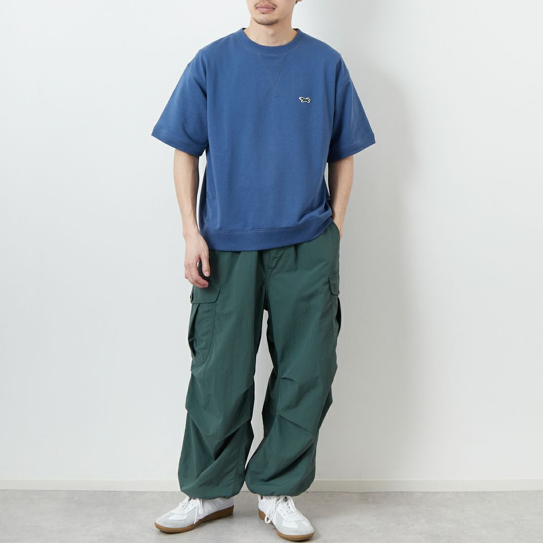 THE FOX [ザフォックス] 別注 ワンポイントロゴワッペン ミニ裏毛 WガゼットTシャツ [JFU25SS-12-JF] BLUE &&モデル身長：168cm 着用サイズ：M&&