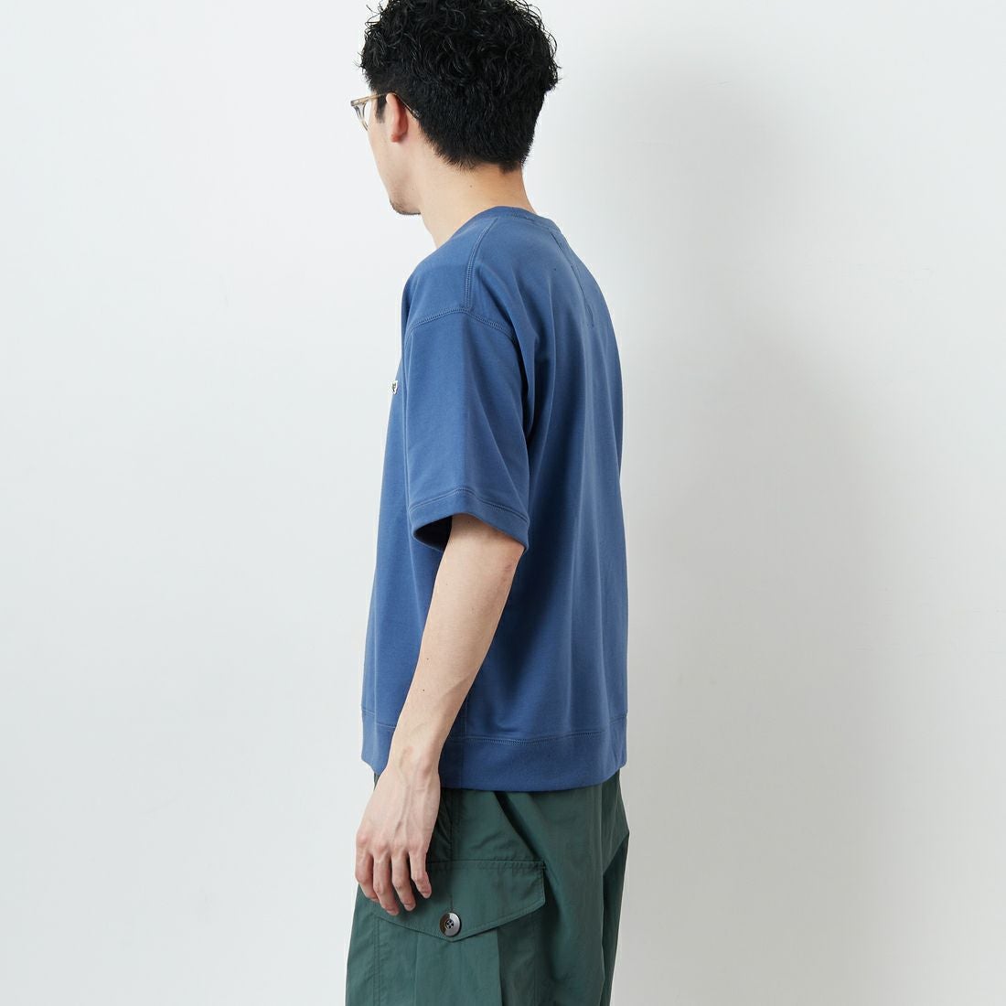 THE FOX [ザフォックス] 別注 ワンポイントロゴワッペン ミニ裏毛 WガゼットTシャツ [JFU25SS-12-JF] BLUE &&モデル身長：168cm 着用サイズ：M&&