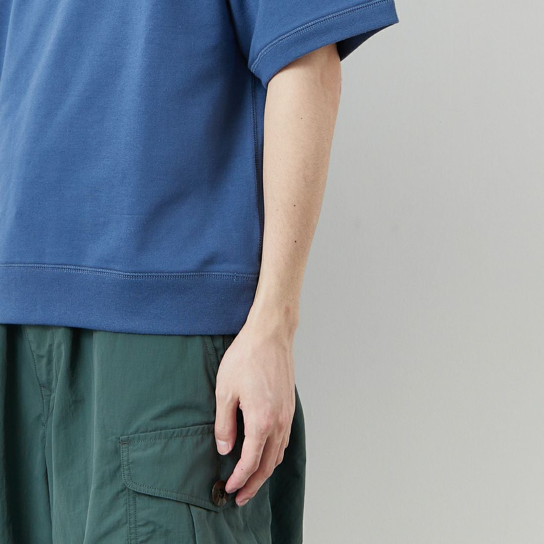 THE FOX [ザフォックス] 別注 ワンポイントロゴワッペン ミニ裏毛 WガゼットTシャツ [JFU25SS-12-JF] BLUE &&モデル身長：168cm 着用サイズ：M&&
