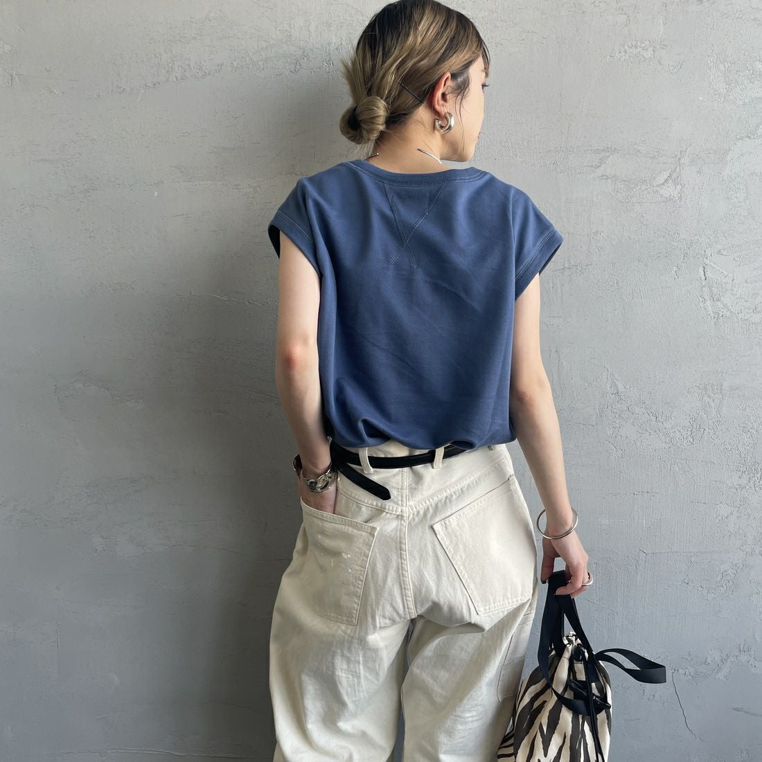 THE FOX [ザフォックス] 別注 ワンポイントロゴワッペン ミニ裏毛 ノースリーブTシャツ [JFL25SS-08-JF] BLUE &&モデル身長：150cm 着用サイズ：S&&