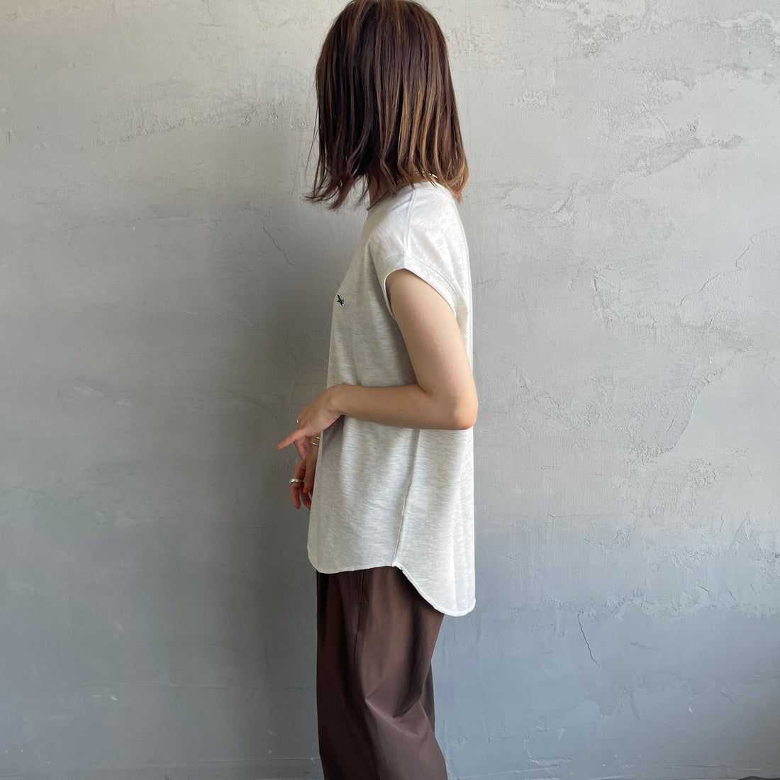 THE FOX [ザフォックス] 別注 ワンポイントロゴワッペン ミニ裏毛 ノースリーブTシャツ [JFL25SS-08-JF] LT.GRAY &&モデル身長：158cm 着用サイズ：S&&