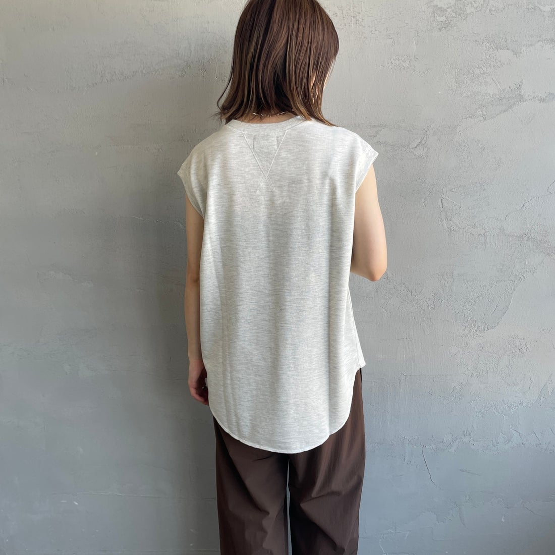 THE FOX [ザフォックス] 別注 ワンポイントロゴワッペン ミニ裏毛 ノースリーブTシャツ [JFL25SS-08-JF] LT.GRAY &&モデル身長：158cm 着用サイズ：S&&