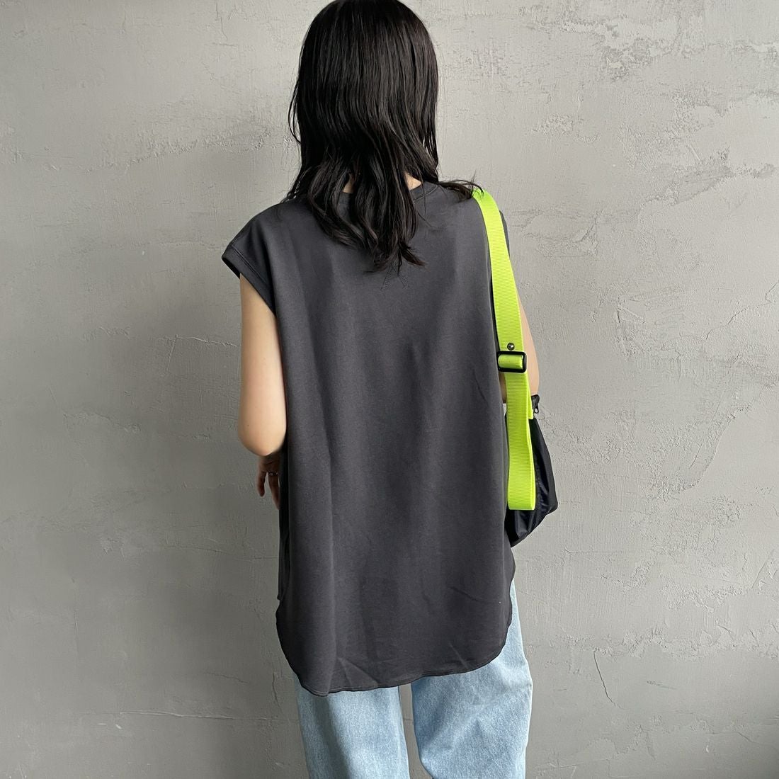 THE FOX [ザフォックス] 別注 ワンポイントロゴワッペン ミニ裏毛 ノースリーブTシャツ [JFL25SS-08-JF] CHARCOAL &&モデル身長：160cm 着用サイズ：M&&