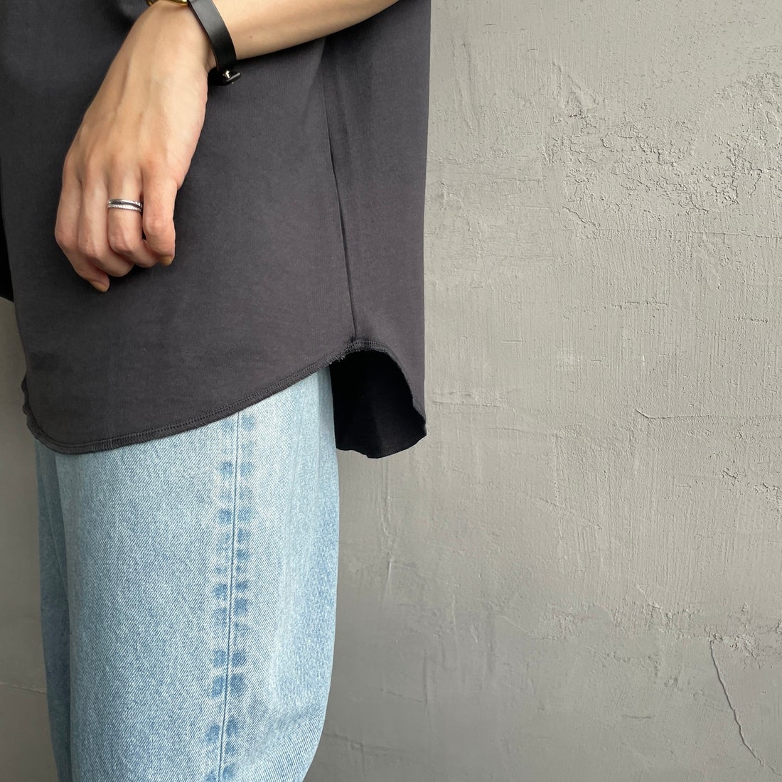 THE FOX [ザフォックス] 別注 ワンポイントロゴワッペン ミニ裏毛 ノースリーブTシャツ [JFL25SS-08-JF] CHARCOAL &&モデル身長：160cm 着用サイズ：M&&