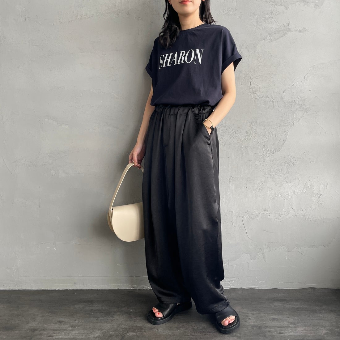 mizuiro ind [ミズイロインド] サテンワイドカーゴパンツ [2-260086] 99 BLACK &&モデル身長：160cm 着用サイズ：2&&