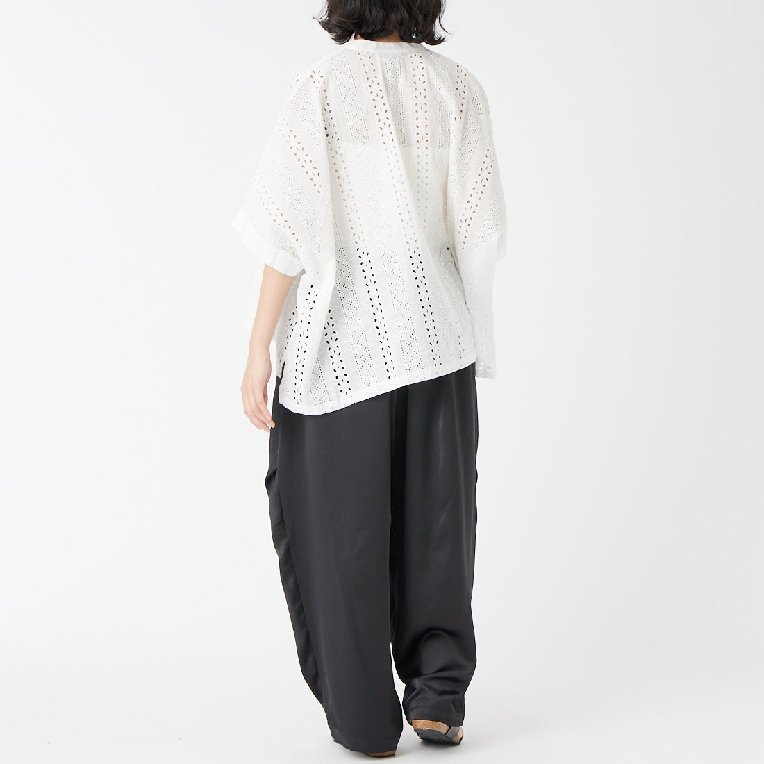 mizuiro ind [ミズイロインド] サテンワイドカーゴパンツ [2-260086] 99 BLACK &&モデル身長：162cm 着用サイズ：2&&