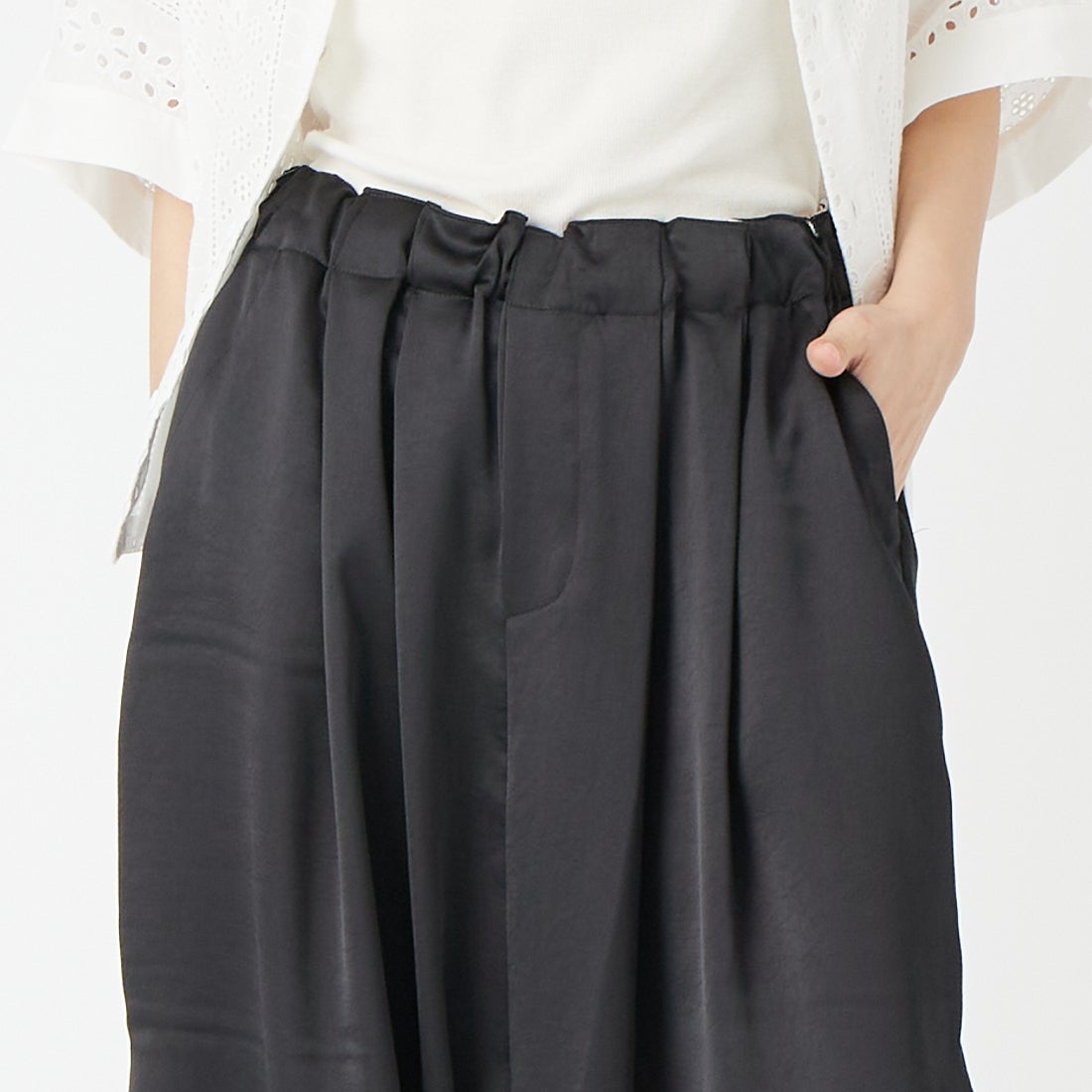 mizuiro ind [ミズイロインド] サテンワイドカーゴパンツ [2-260086] 99 BLACK &&モデル身長：162cm 着用サイズ：2&&