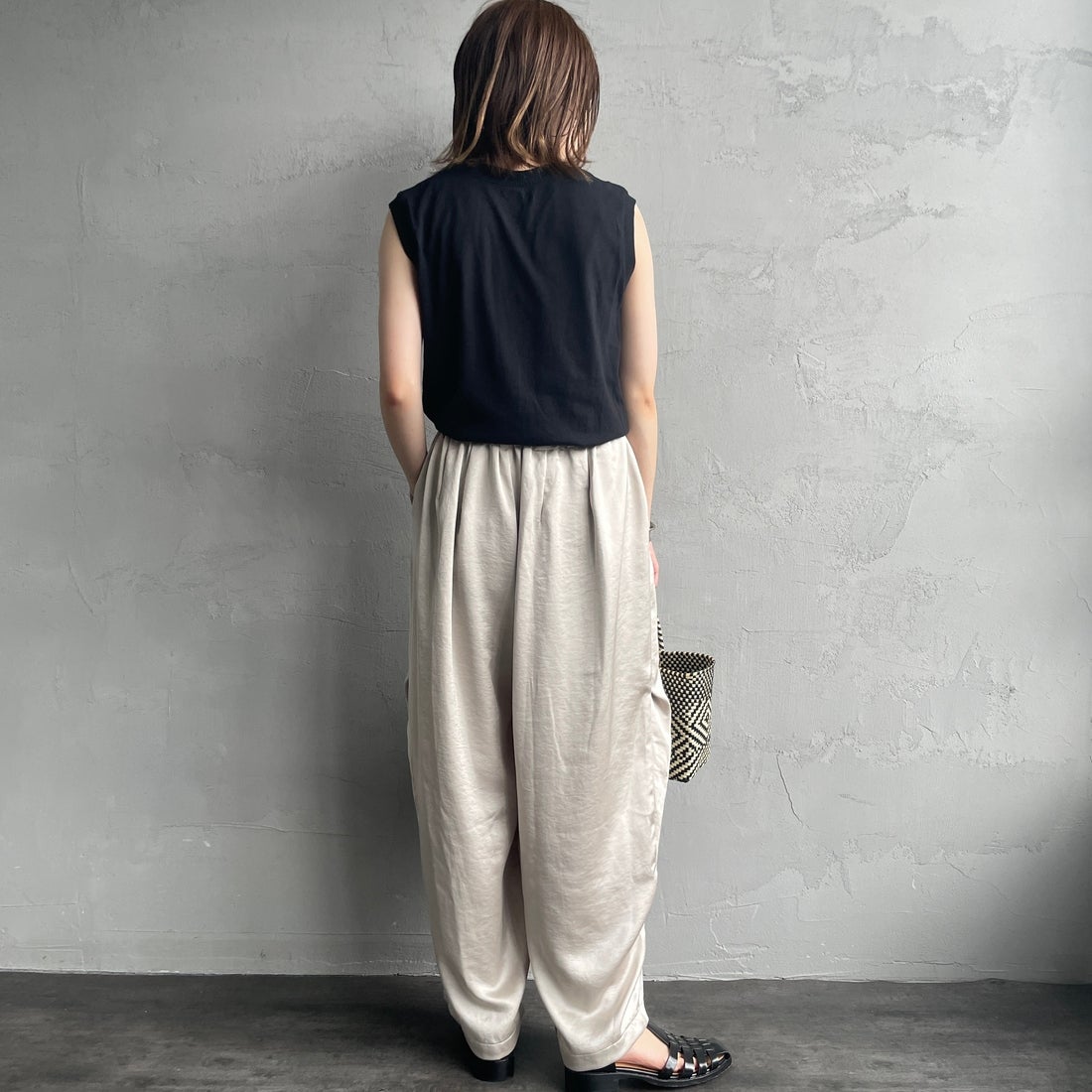 mizuiro ind [ミズイロインド] サテンワイドカーゴパンツ [2-260086] 19 L.BEIGE &&モデル身長：158cm 着用サイズ：2&&