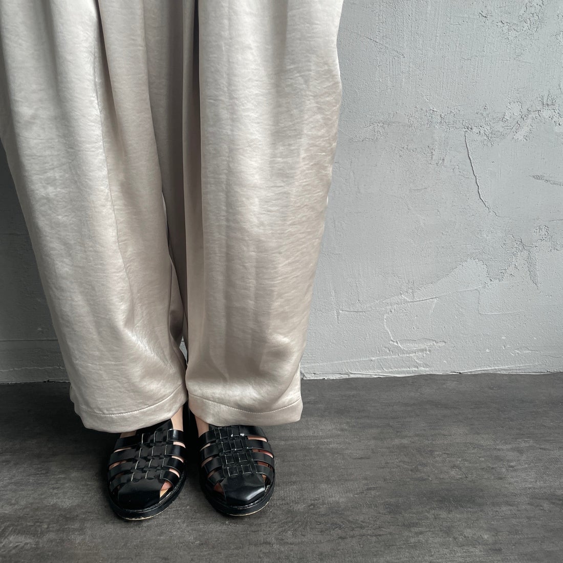 mizuiro ind [ミズイロインド] サテンワイドカーゴパンツ [2-260086] 19 L.BEIGE &&モデル身長：158cm 着用サイズ：2&&