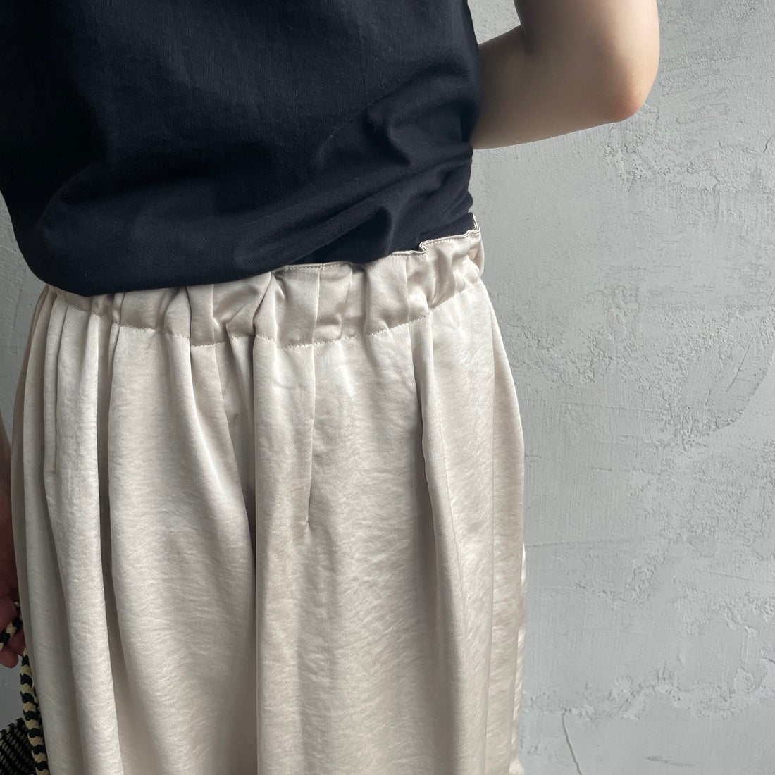 mizuiro ind [ミズイロインド] サテンワイドカーゴパンツ [2-260086] 19 L.BEIGE &&モデル身長：158cm 着用サイズ：2&&