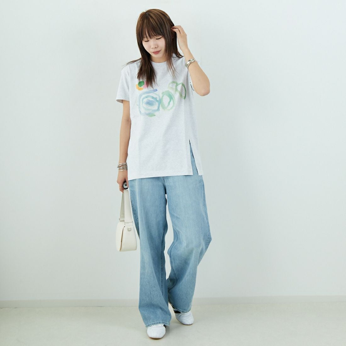 MEYAME [メヤメ] プリントスリットTシャツ [MEY-2026] H.GREY &&モデル身長：167cm 着用サイズ：F&&