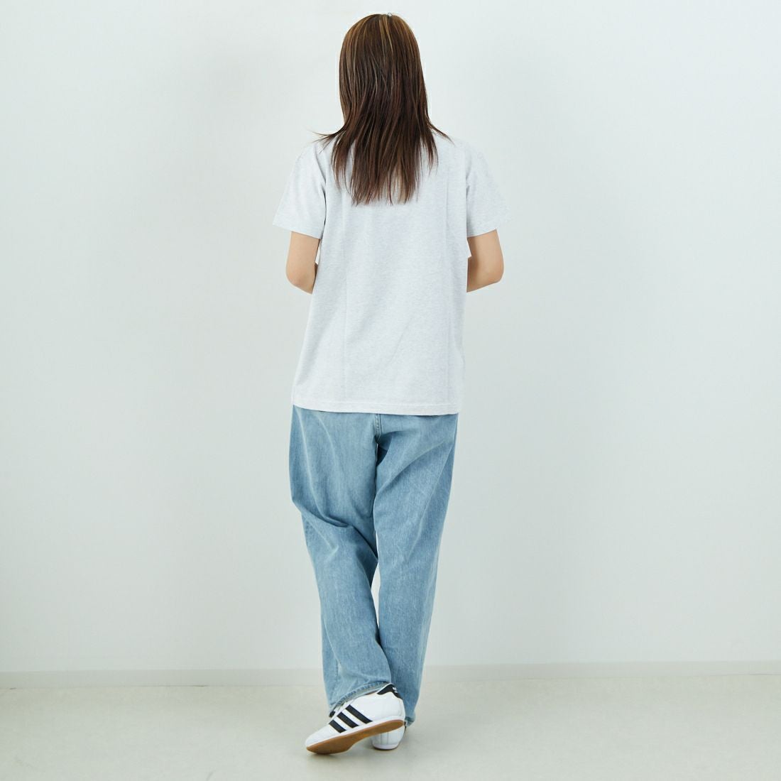 MEYAME [メヤメ] プリントスリットTシャツ [MEY-2026] H.GREY &&モデル身長：167cm 着用サイズ：F&&