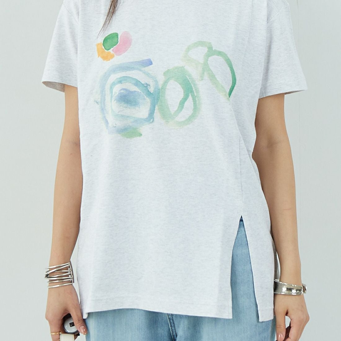 MEYAME [メヤメ] プリントスリットTシャツ [MEY-2026] H.GREY &&モデル身長：167cm 着用サイズ：F&&