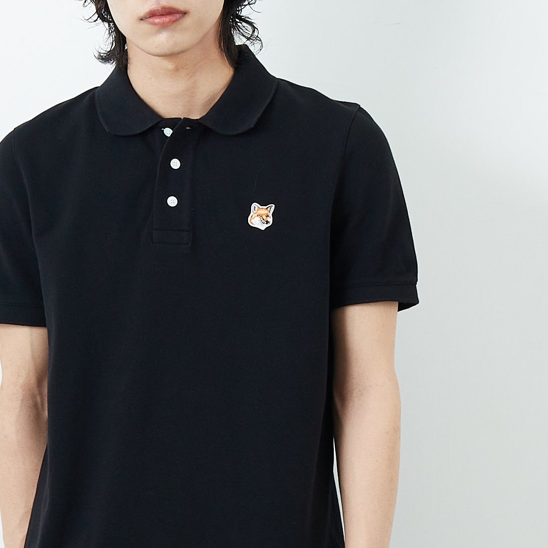 MAISON KITSUNE [メゾン キツネ] フォックスヘッド パッチ レギュラー ポロ [LM00208KJ7002] P199 BLACK &&モデル身長：179cm 着用サイズ：S&&