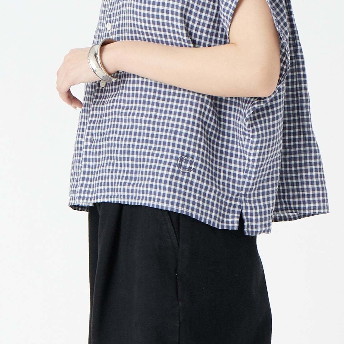 ORCIVAL [オーシバル] ノースリーブリネンチェックシャツ [OR-B0360LCH] NVY/WHT CK &&モデル身長：162cm 着用サイズ：1&&