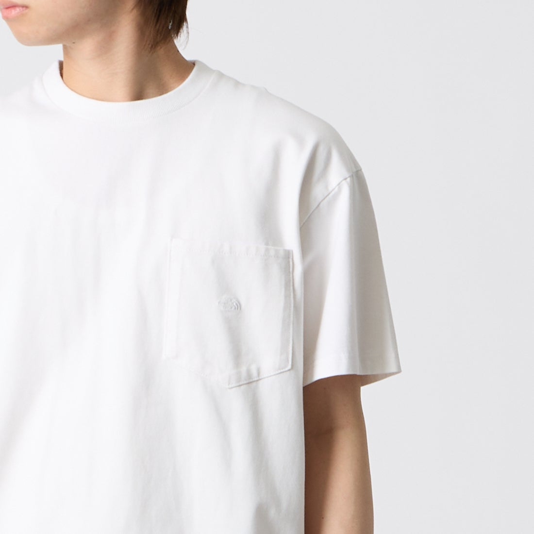 THE NORTH FACE PURPLE LABEL [ザ ノースフェイス パープルレーベル] ハイバルキーポケットTシャツ [N25SH056] OW OFF WH &&モデル身長：177cm 着用サイズ：M&&