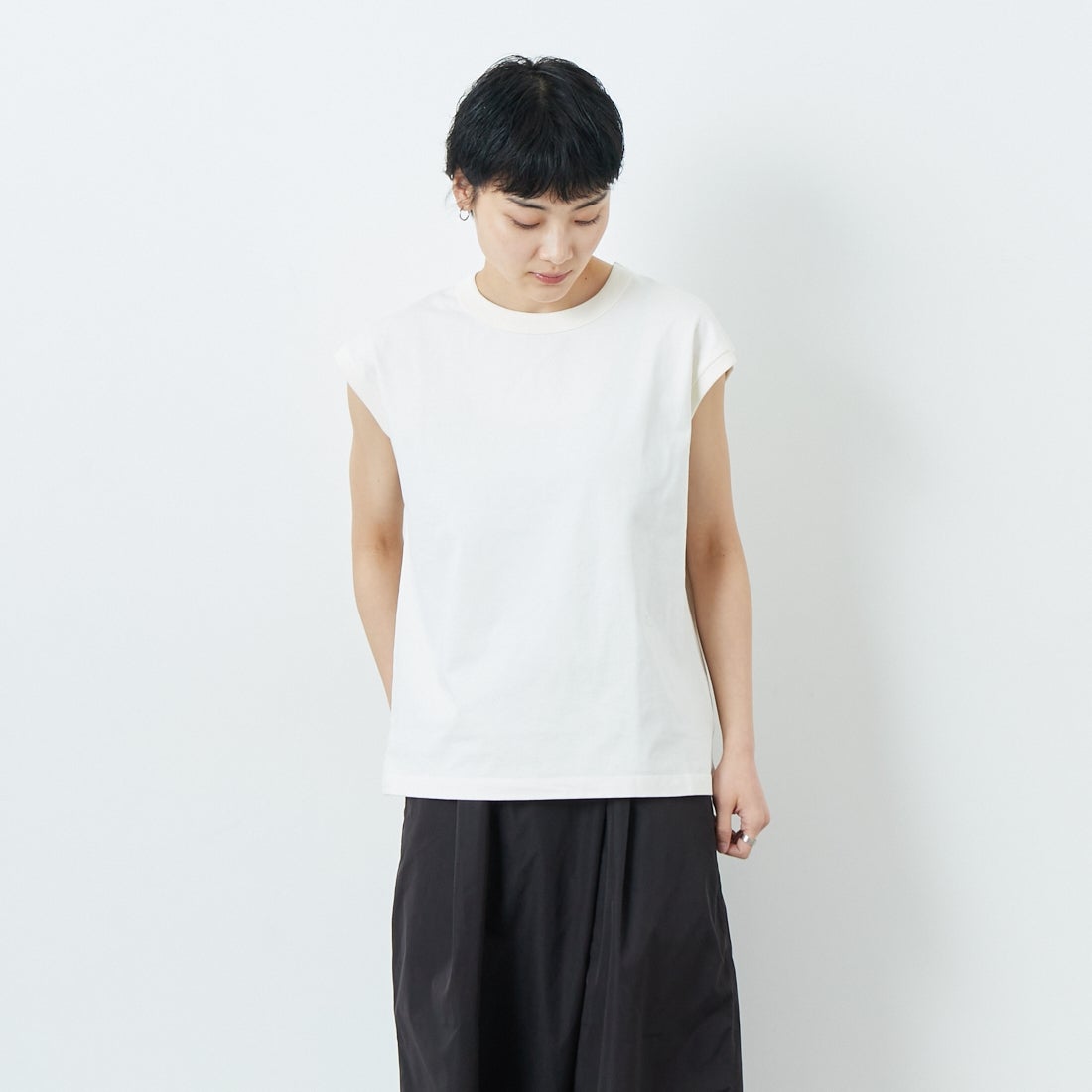 THE NORTH FACE PURPLE LABEL [ザ ノースフェイス パープルレーベル] コットンジャージー ノースリーブTシャツ [N25SH059] IV IVORY &&モデル身長：160cm 着用サイズ：WS&&