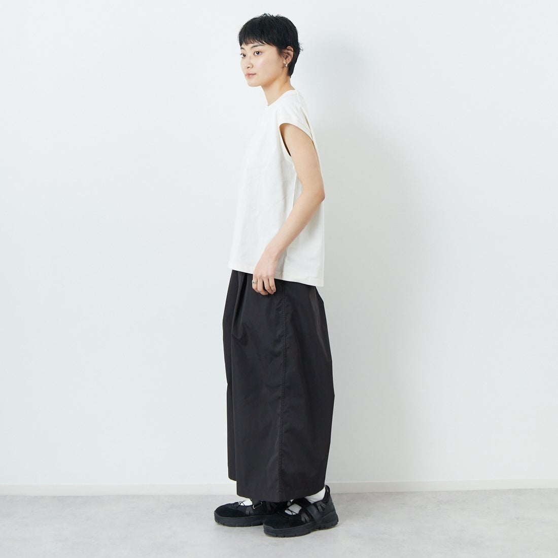 THE NORTH FACE PURPLE LABEL [ザ ノースフェイス パープルレーベル] コットンジャージー ノースリーブTシャツ [N25SH059] IV IVORY &&モデル身長：160cm 着用サイズ：WS&&