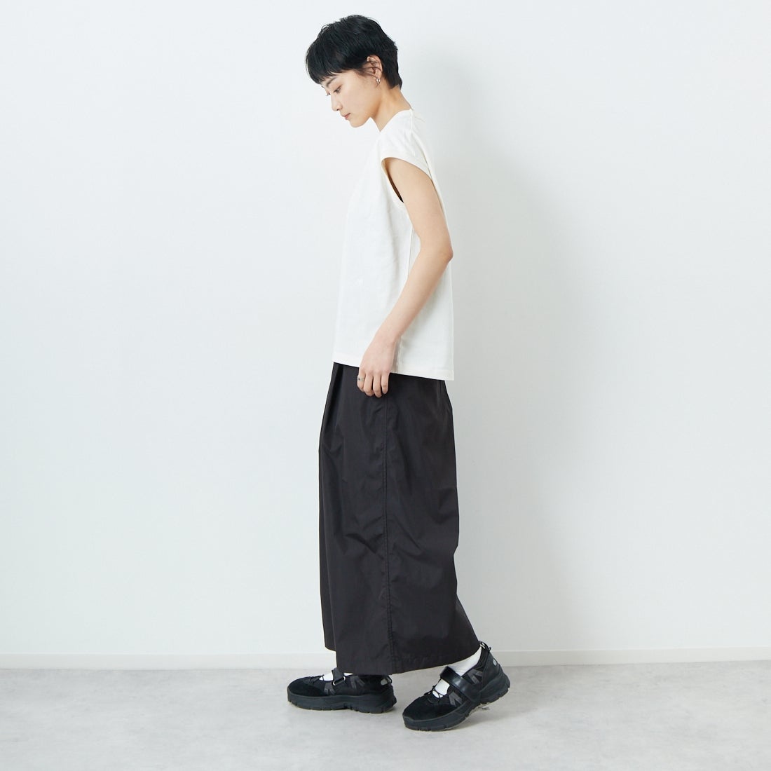 THE NORTH FACE PURPLE LABEL [ザ ノースフェイス パープルレーベル] コットンジャージー ノースリーブTシャツ [N25SH059] IV IVORY &&モデル身長：160cm 着用サイズ：WS&&