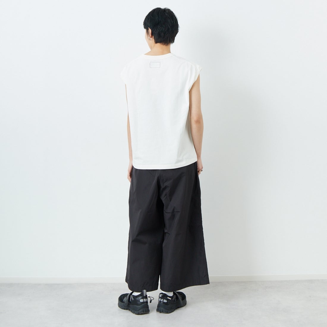 THE NORTH FACE PURPLE LABEL [ザ ノースフェイス パープルレーベル] コットンジャージー ノースリーブTシャツ [N25SH059] IV IVORY &&モデル身長：160cm 着用サイズ：WS&&