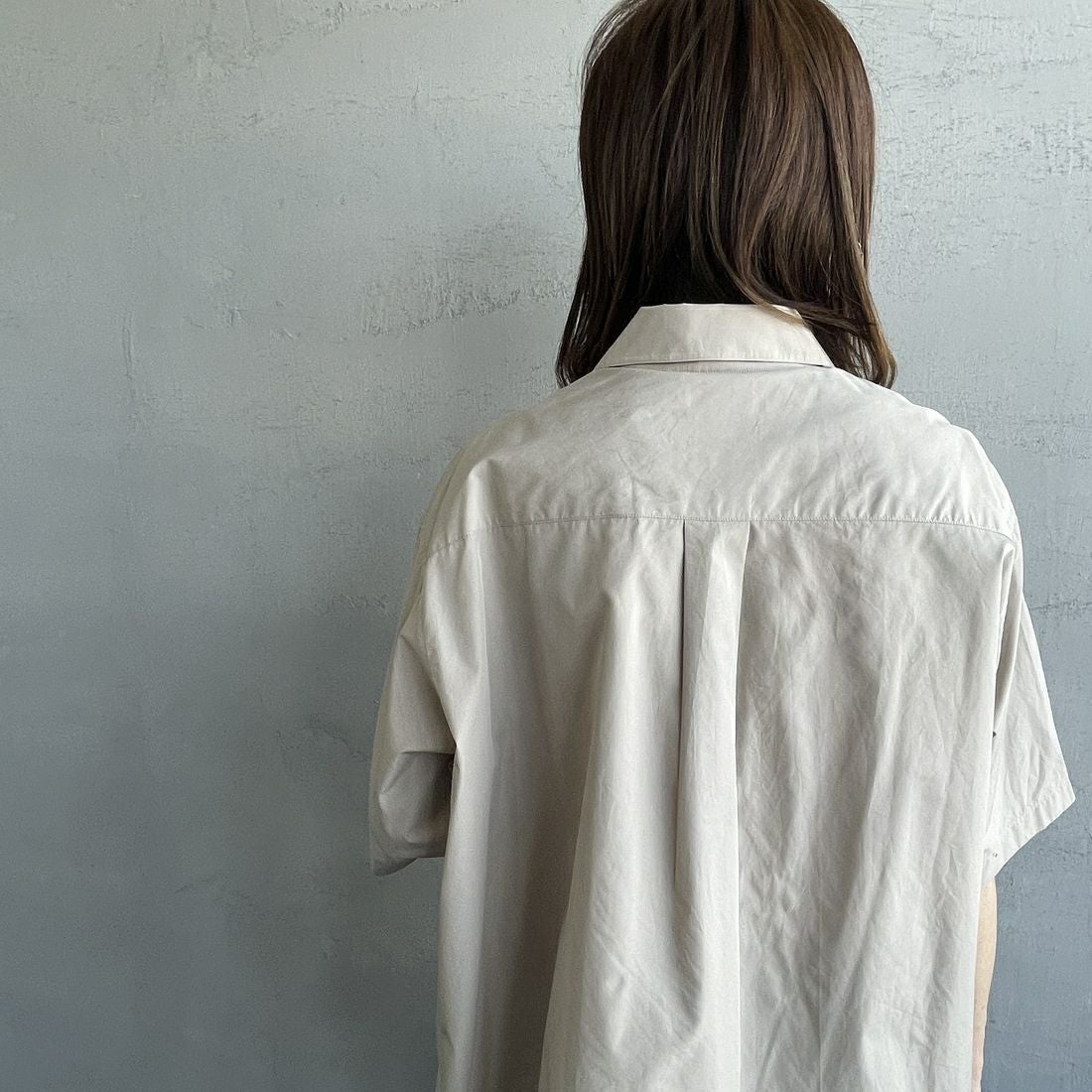 DANTON [ダントン] ハーフスリーブシャツ [DT-B0223CPL] GREIGE &&モデル身長：158cm 着用サイズ：38&&