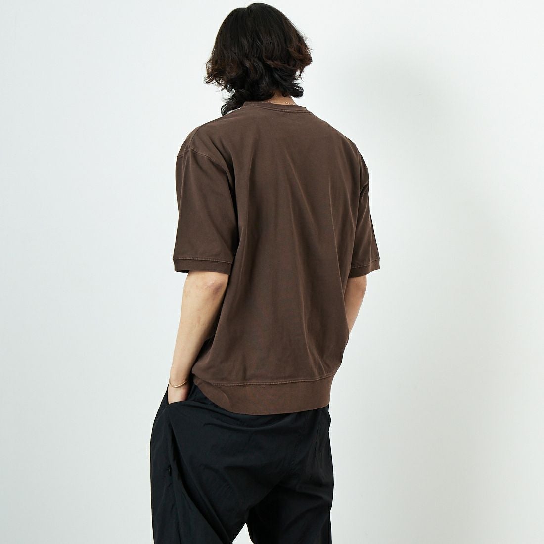 SCREEN STARS [スクリーンスターズ] ピグメント加工 Vショット ショートスリーブT [2522-423IN] BROWN &&モデル身長：179cm 着用サイズ：L&&