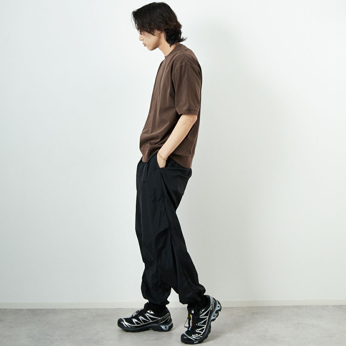 SCREEN STARS [スクリーンスターズ] ピグメント加工 Vショット ショートスリーブT [2522-423IN] BROWN &&モデル身長：179cm 着用サイズ：L&&