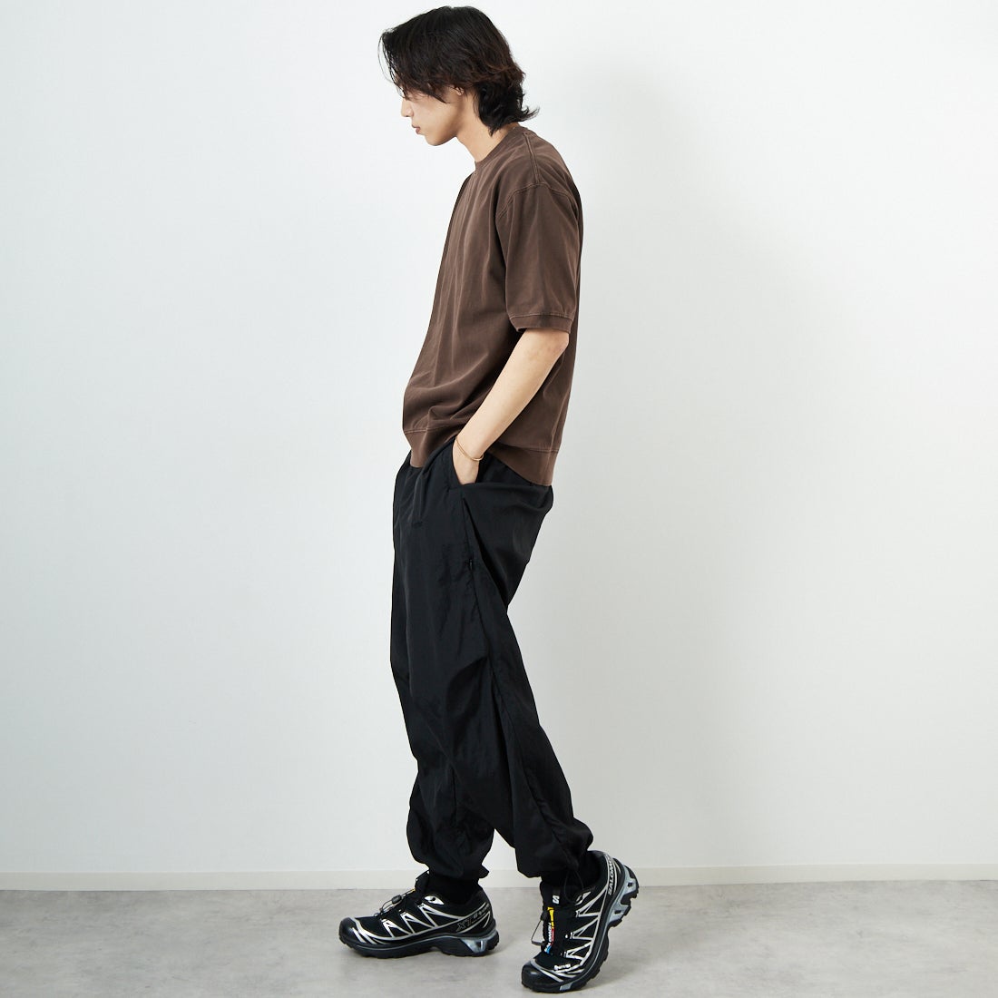 SCREEN STARS [スクリーンスターズ] ピグメント加工 Vショット ショートスリーブT [2522-423IN] BROWN &&モデル身長：179cm 着用サイズ：L&&