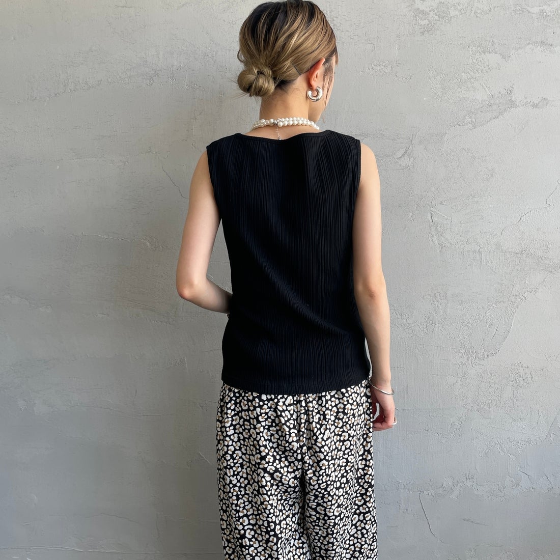 Noir Fabrik [ヌワールファブリック] ボートネックノースリーブリブカットソー [JFS-C092] BLACK &&モデル身長：150cm 着用サイズ：0&&