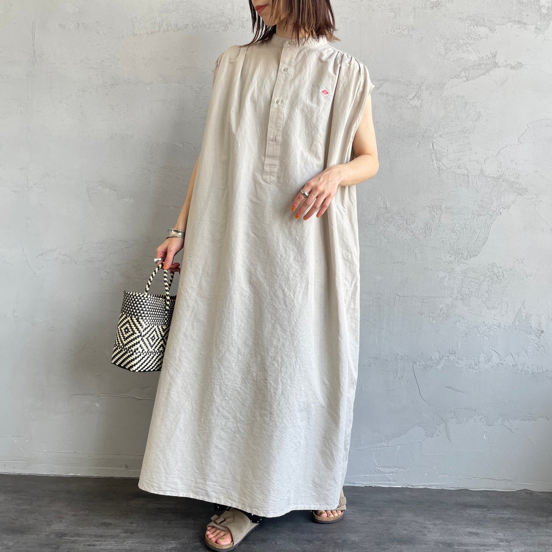 DANTON [ダントン] コットンリネンギャザワンピース [DT-B0347VCL] GREIGE &&モデル身長：158cm 着用サイズ：36&&