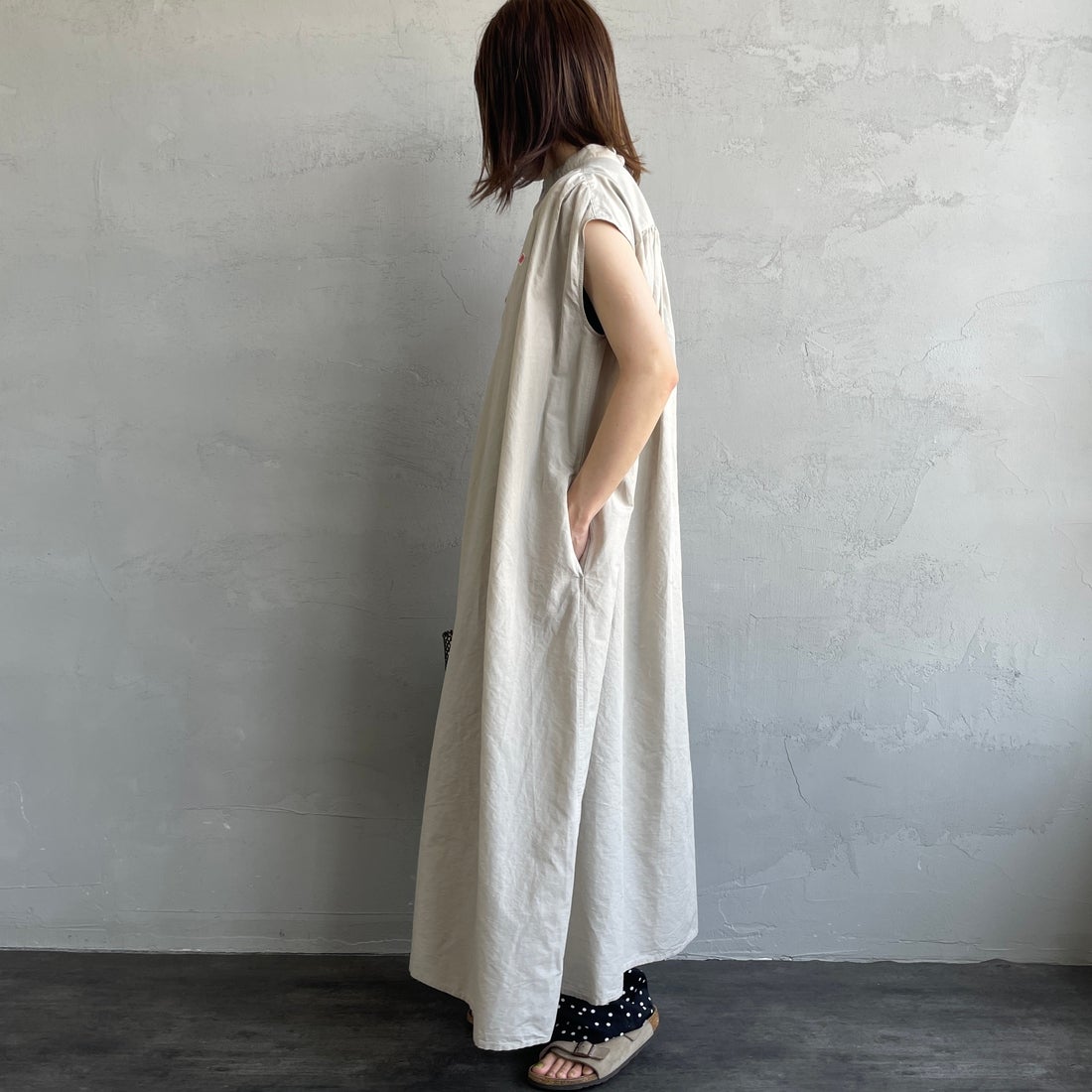 DANTON [ダントン] コットンリネンギャザワンピース [DT-B0347VCL] GREIGE &&モデル身長：158cm 着用サイズ：36&&