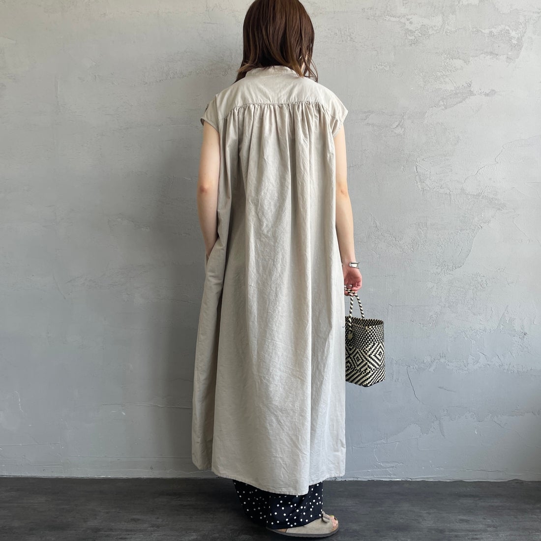 DANTON [ダントン] コットンリネンギャザワンピース [DT-B0347VCL] GREIGE &&モデル身長：158cm 着用サイズ：36&&