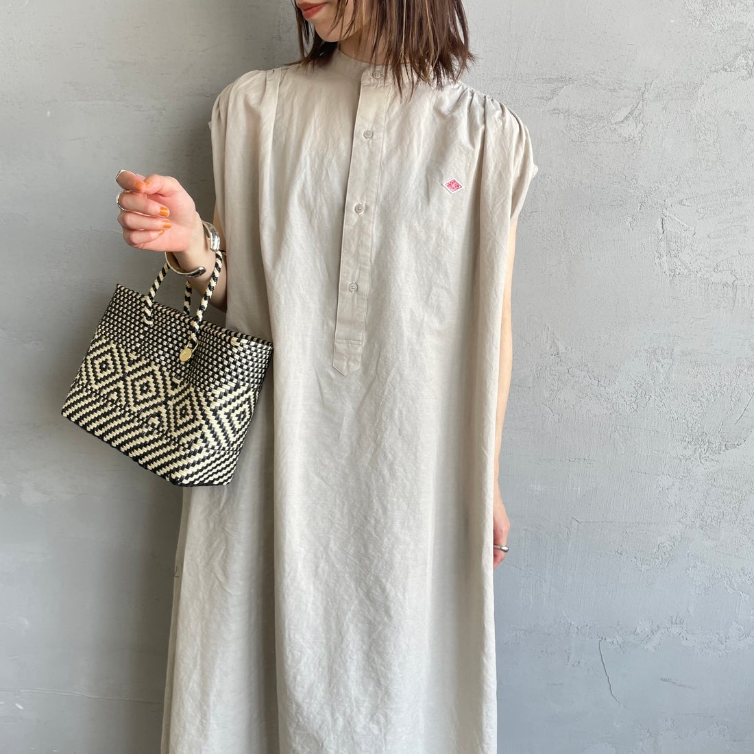 DANTON [ダントン] コットンリネンギャザワンピース [DT-B0347VCL] GREIGE &&モデル身長：158cm 着用サイズ：36&&