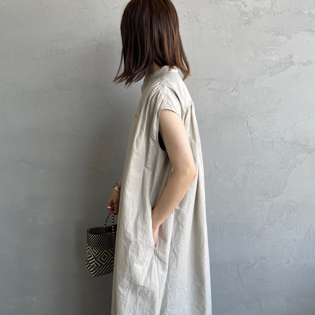 DANTON [ダントン] コットンリネンギャザワンピース [DT-B0347VCL] GREIGE &&モデル身長：158cm 着用サイズ：36&&