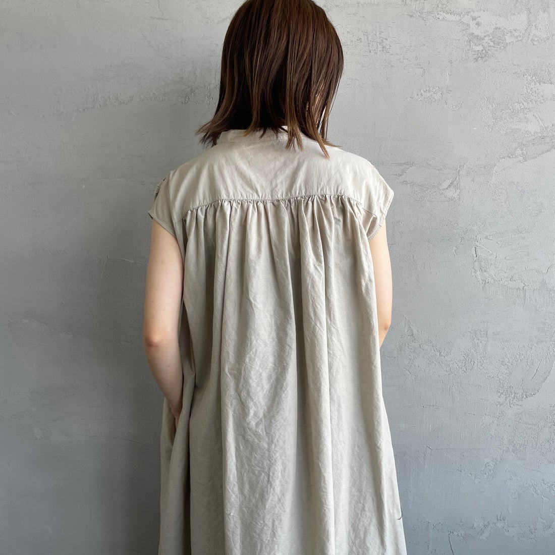 DANTON [ダントン] コットンリネンギャザワンピース [DT-B0347VCL] GREIGE &&モデル身長：158cm 着用サイズ：36&&