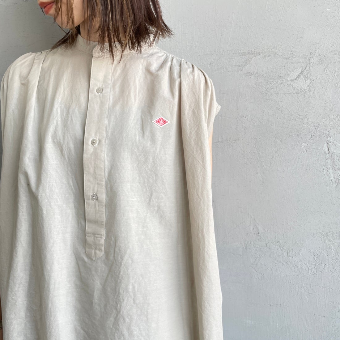 DANTON [ダントン] コットンリネンギャザワンピース [DT-B0347VCL] GREIGE &&モデル身長：158cm 着用サイズ：36&&