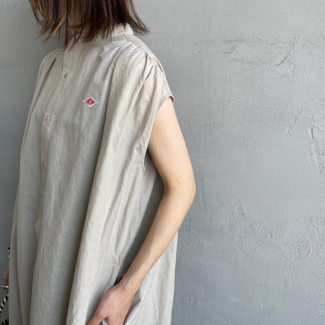 DANTON [ダントン] コットンリネンギャザワンピース [DT-B0347VCL] GREIGE &&モデル身長：158cm 着用サイズ：36&&