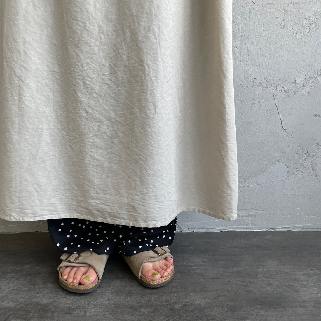 DANTON [ダントン] コットンリネンギャザワンピース [DT-B0347VCL] GREIGE &&モデル身長：158cm 着用サイズ：36&&