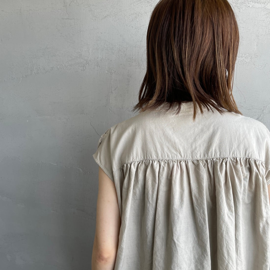 DANTON [ダントン] コットンリネンギャザワンピース [DT-B0347VCL] GREIGE &&モデル身長：158cm 着用サイズ：36&&