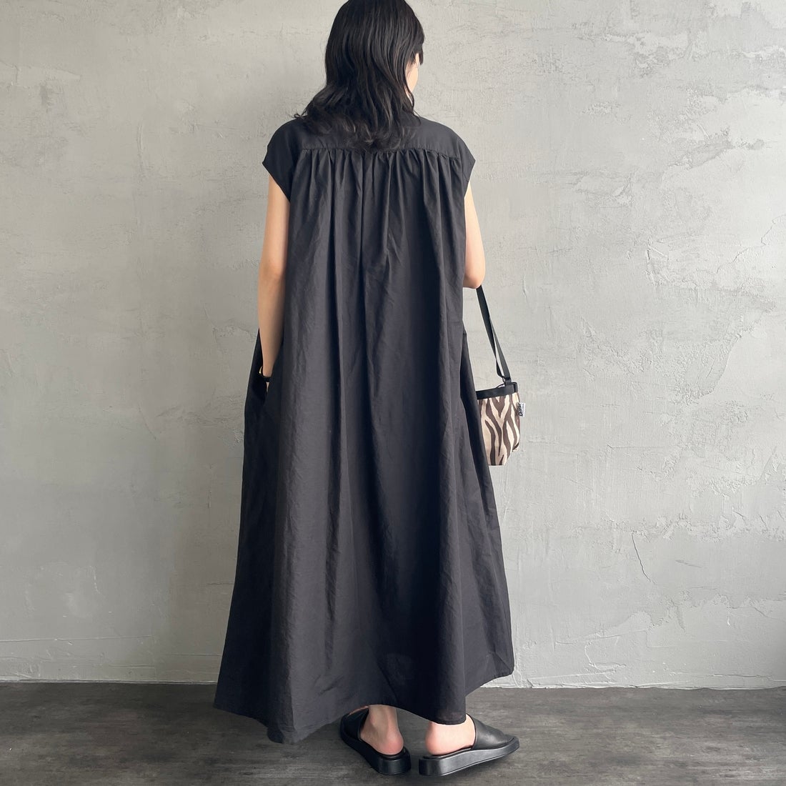 DANTON [ダントン] コットンリネンギャザワンピース [DT-B0347VCL] BLACK &&モデル身長：160cm 着用サイズ：36&&