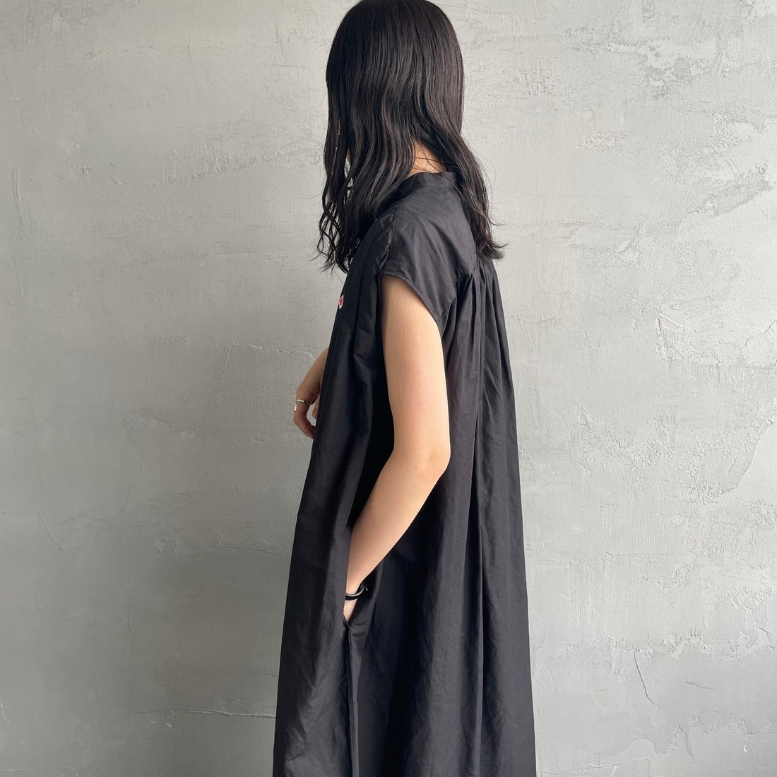 DANTON [ダントン] コットンリネンギャザワンピース [DT-B0347VCL] BLACK &&モデル身長：160cm 着用サイズ：36&&