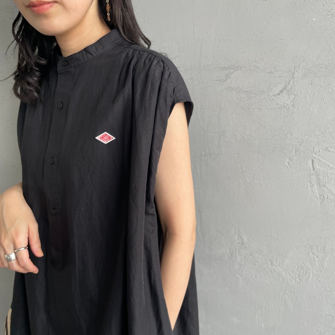 DANTON [ダントン] コットンリネンギャザワンピース [DT-B0347VCL] BLACK &&モデル身長：160cm 着用サイズ：36&&